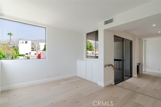 1305 N Columbus Ave Unit 208