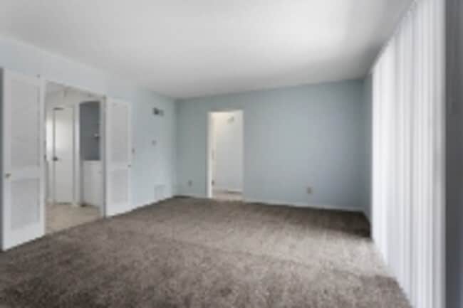 Photo - 8704 Wornall Rd