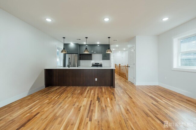 88 Hollywood Ave Unit 2