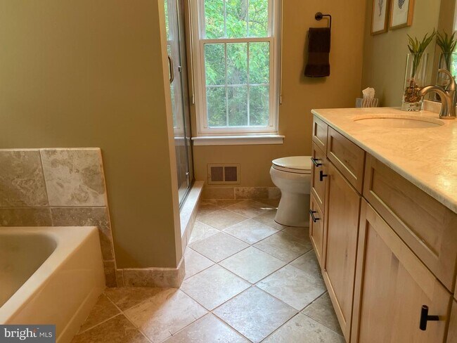 Photo - 43 Watertown Ct