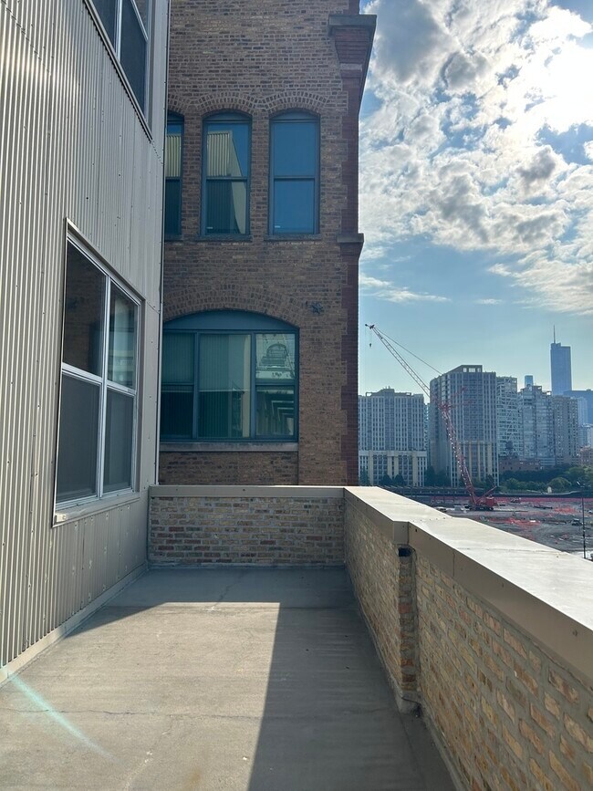 Photo - 824 W Superior St Unit 501