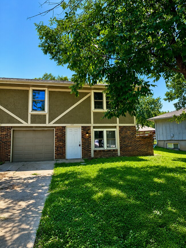 Photo - Spacious Split-Level Duplex in Independence!