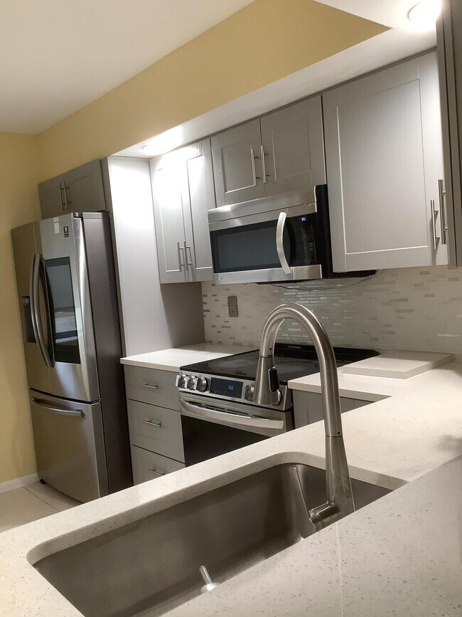 7755 La Mirada Dr Condo Unit 31cr Condo for Rent in Boca Raton, FL