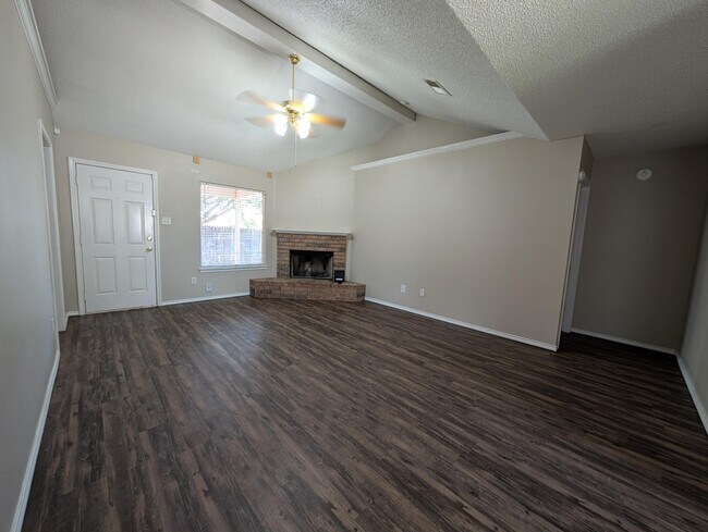 Photo - 10606 Belton Av.