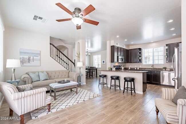 Building Photo - 445 W Mountain Sage Dr