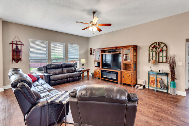 Photo - 3044 Crown Creek Cir House