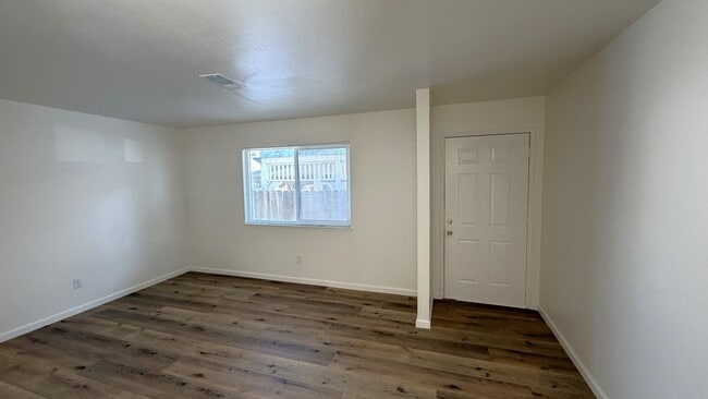 Photo - Pittsburg Beautiful fully updated unit, 2 bedroom, 1 bath, luxury vinyl flooring, quartz counters...