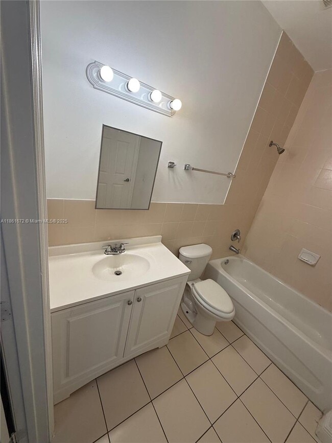 Photo - 1020 SW 4th St Unit 106