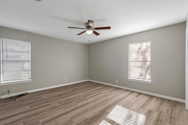 3 Pershing Dr