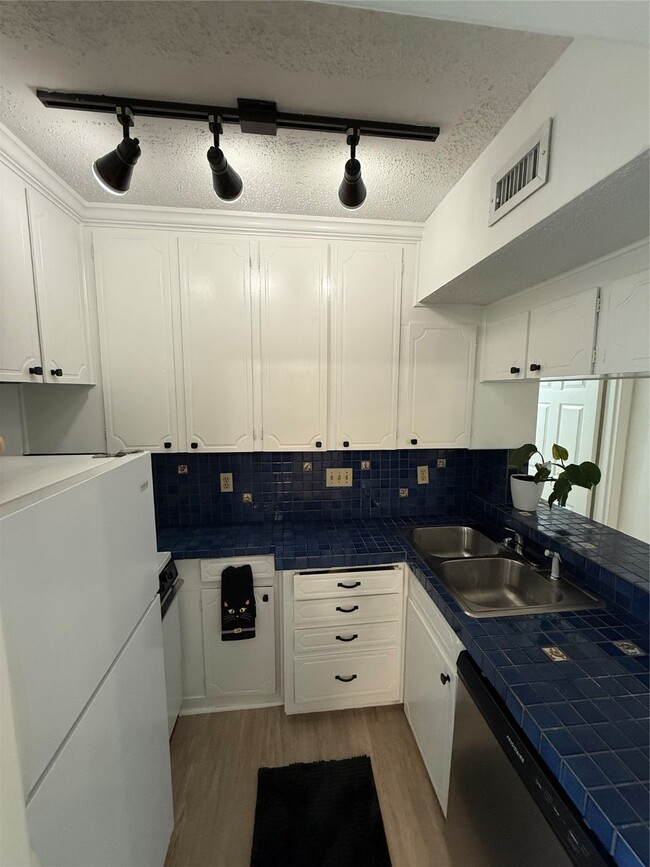 Photo - 3400 Timmons Ln Unit 15