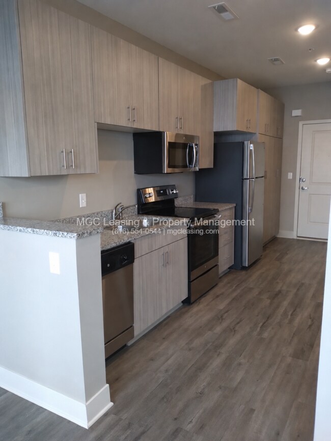 Studio living in style - North of the River in KCMO