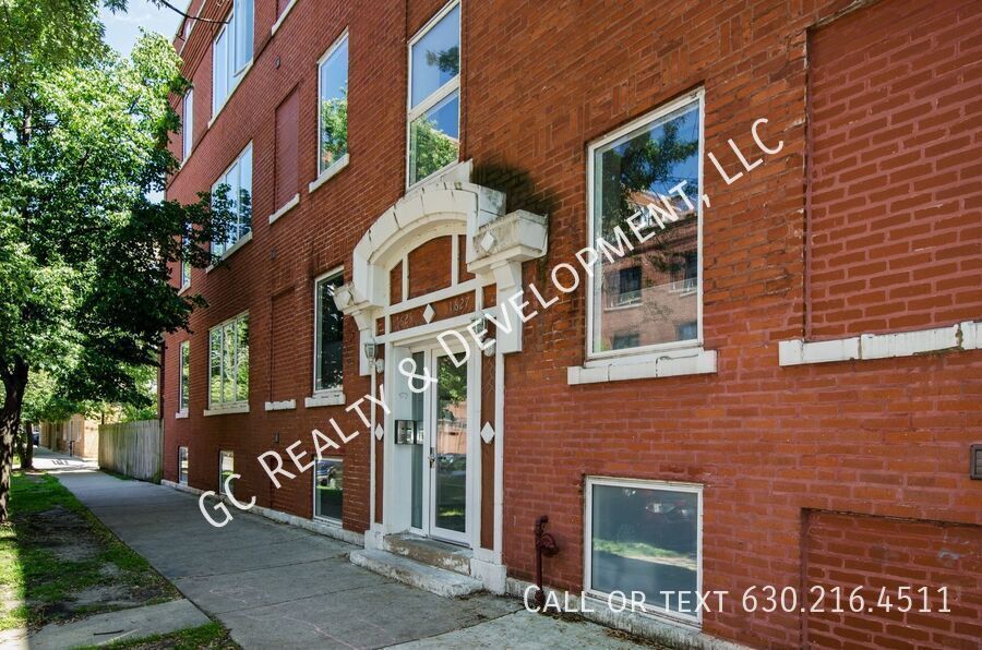 Photo - 1625 W Ainslie St Condo Unit 1W