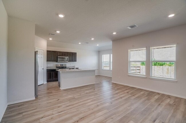 521 Anconia Ct