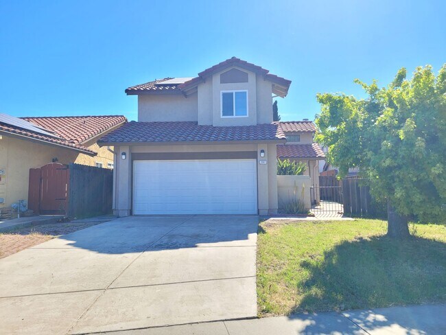 Charming 3-bedroom, 2.5-bathroom house wit... - Charming 3-bedroom, 2.5-bathroom house wit...