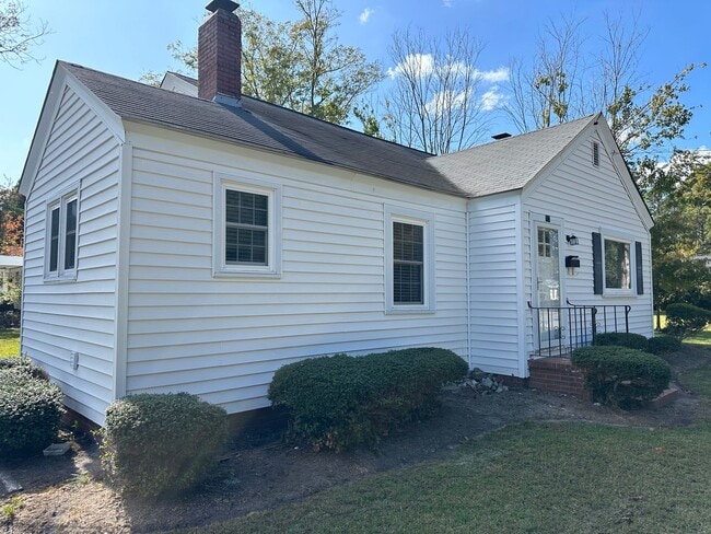 Building Photo - Modernized 3 bed 1 bath house