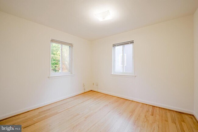 Building Photo - 5917 Rolston Rd