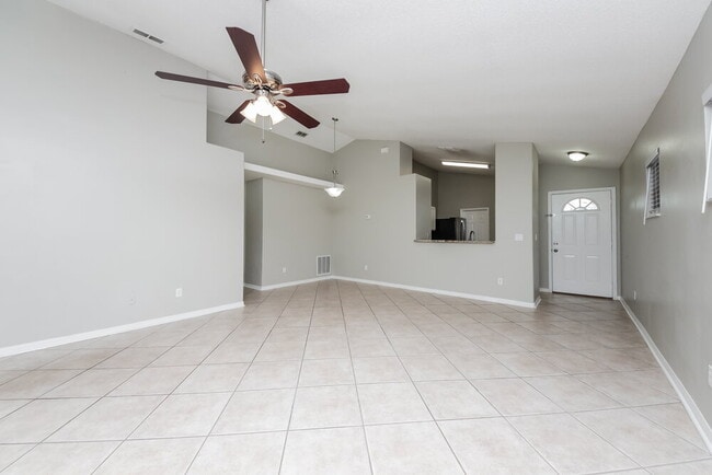 Photo - 2125 Fennell St