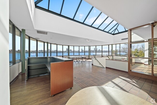 Building Photo - 1055 River Rd Unit #PH 04 Rental