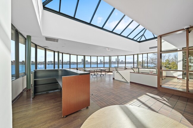 Photo - 1055 River Rd Apartamento Unidad #PH 04