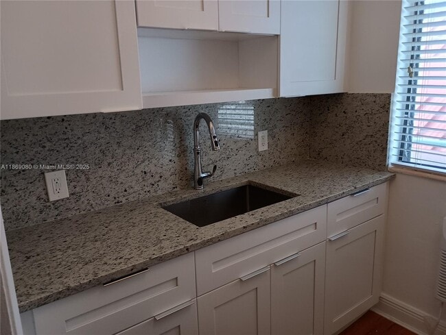 Photo - 535 74th St Unit 10