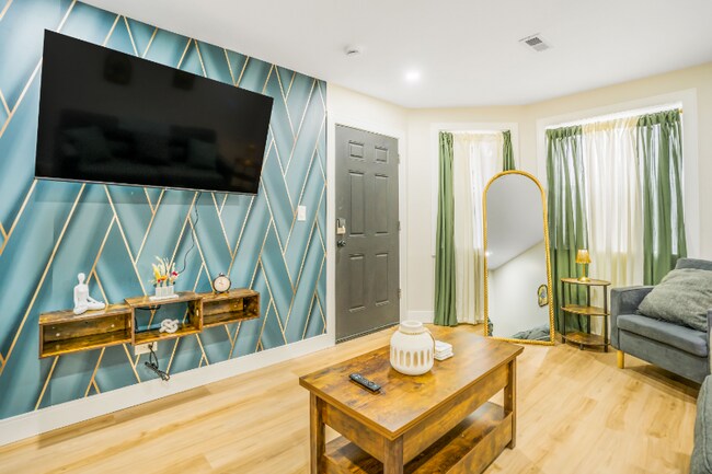 Photo - 1704 N Springfield Ave Unidad 1