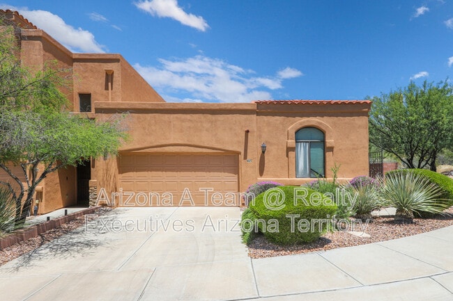 Building Photo - 665 E Weckl Pl