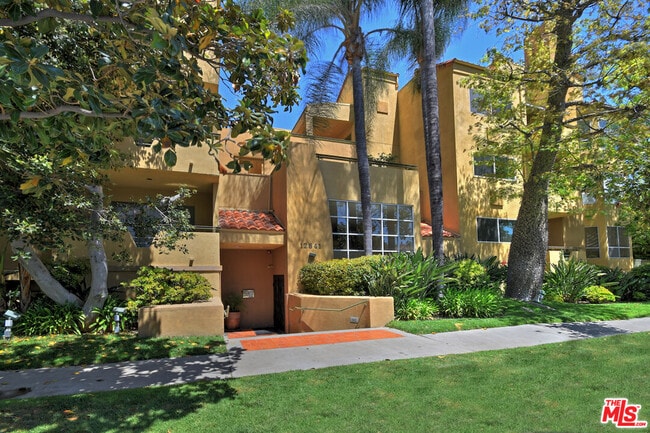 Building Photo - 12841 Bloomfield St Unit 306 Rental