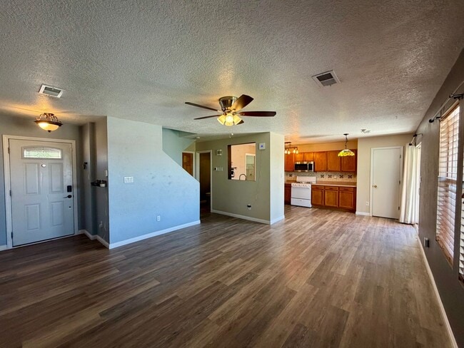 Photo - Cozy 3 Bedroom 2.5 Bathroom Home In Ventana Ranch!