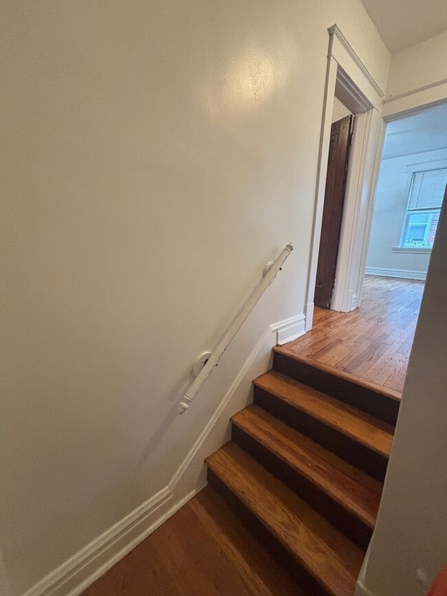 Photo - 5054 Winona Ave