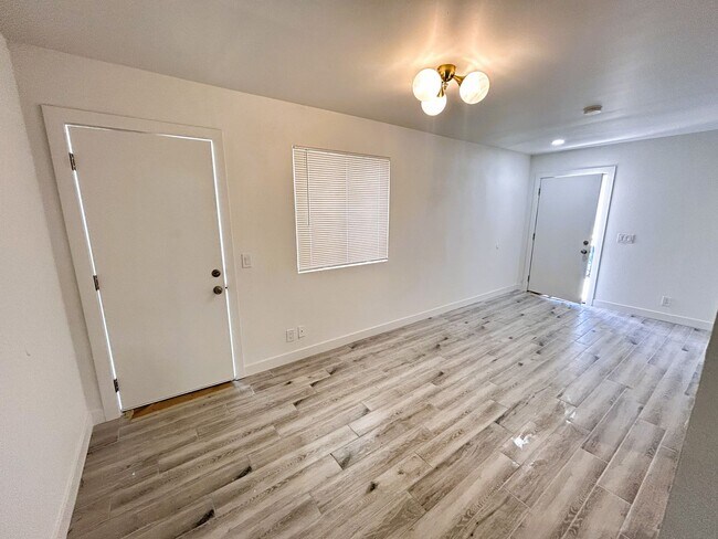 Building Photo - Scottsdale/Tempe Beautifully Remodeled 3 bed 2 bath with Yard!