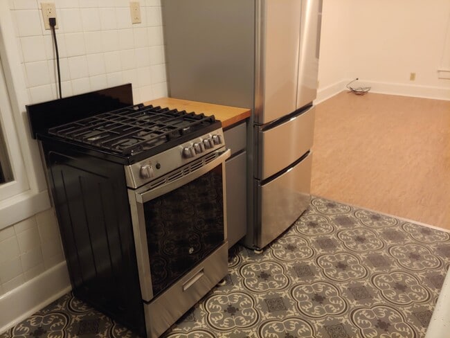 Kitchen - 704 S Broadway Ave Unit Apartment 2