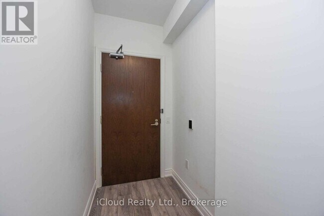 Photo - 1050 Main St E Unité 223