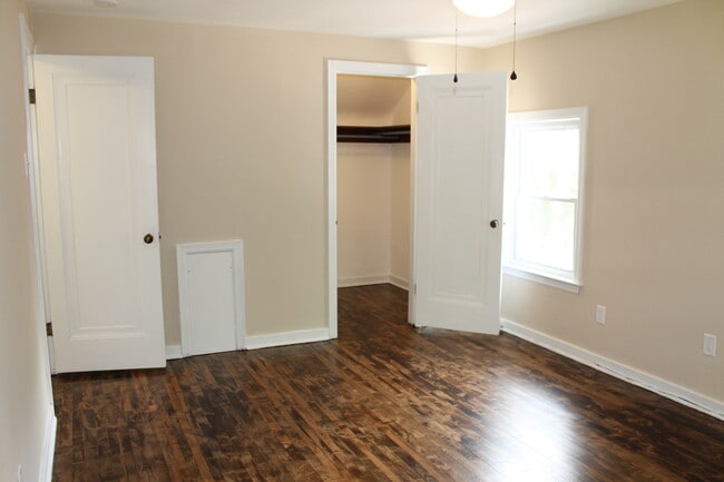 Photo - 300 Barclay Avenue