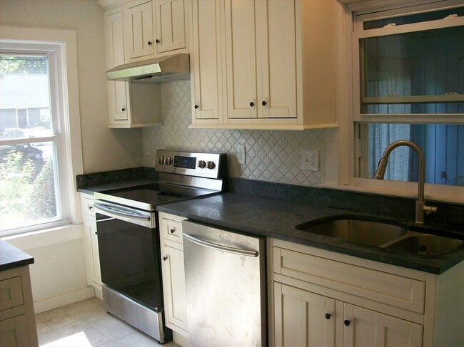 Photo - 480 Pleasant St