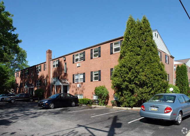 Logan Square Apartments - The Communities of Norris Hills at Logan Street