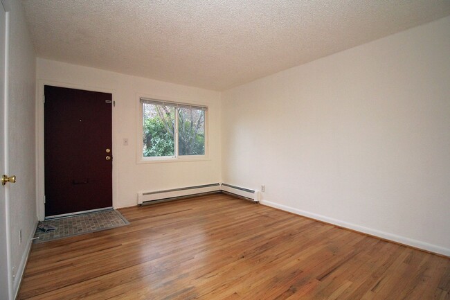 Photo - 1902-1910 N Kilpatrick St - Kenton Unit 1904