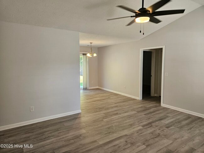 Photo - 112 Belvedere Dr