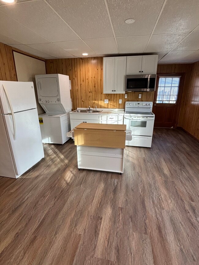 Building Photo - 8411 Shannon Rd