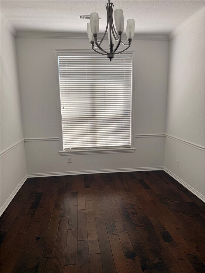 Photo - 5102 Roxbury Way