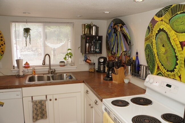 Photo - 7 5th Ave Unidad #4