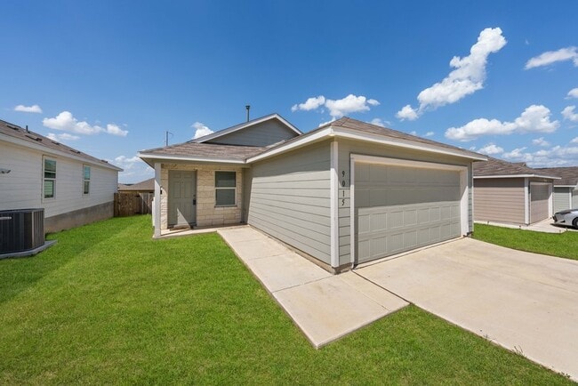 Bright 3-Bed Home with Fenced Yard & Garage in Converse – Modern Comfort, Prime Value