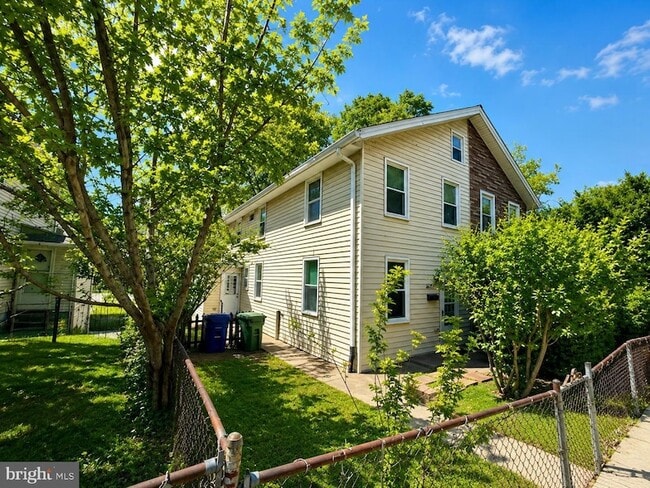 Building Photo - 3632 Ash St