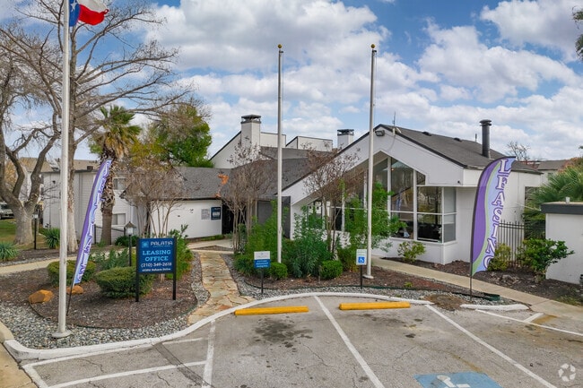 Exterior de la oficina - Palatia Apartment Homes