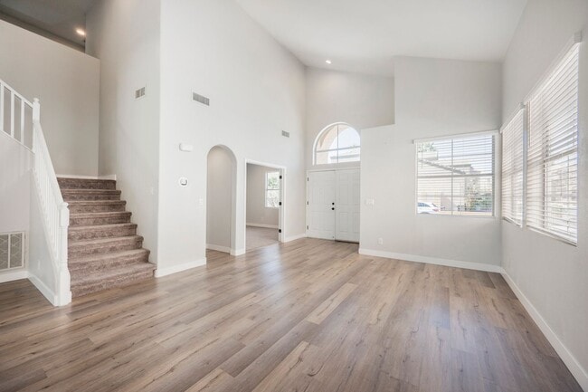 Photo - Beautiful 4 bedroom home located in the Shores