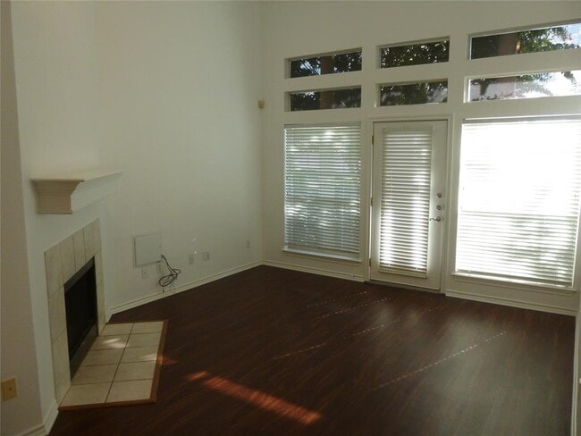 Photo - 2918 Ranch to Market Rd 620 Unidad Y194