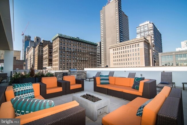 Building Photo - 1125 Sansom St Unit 2B-306 Rental