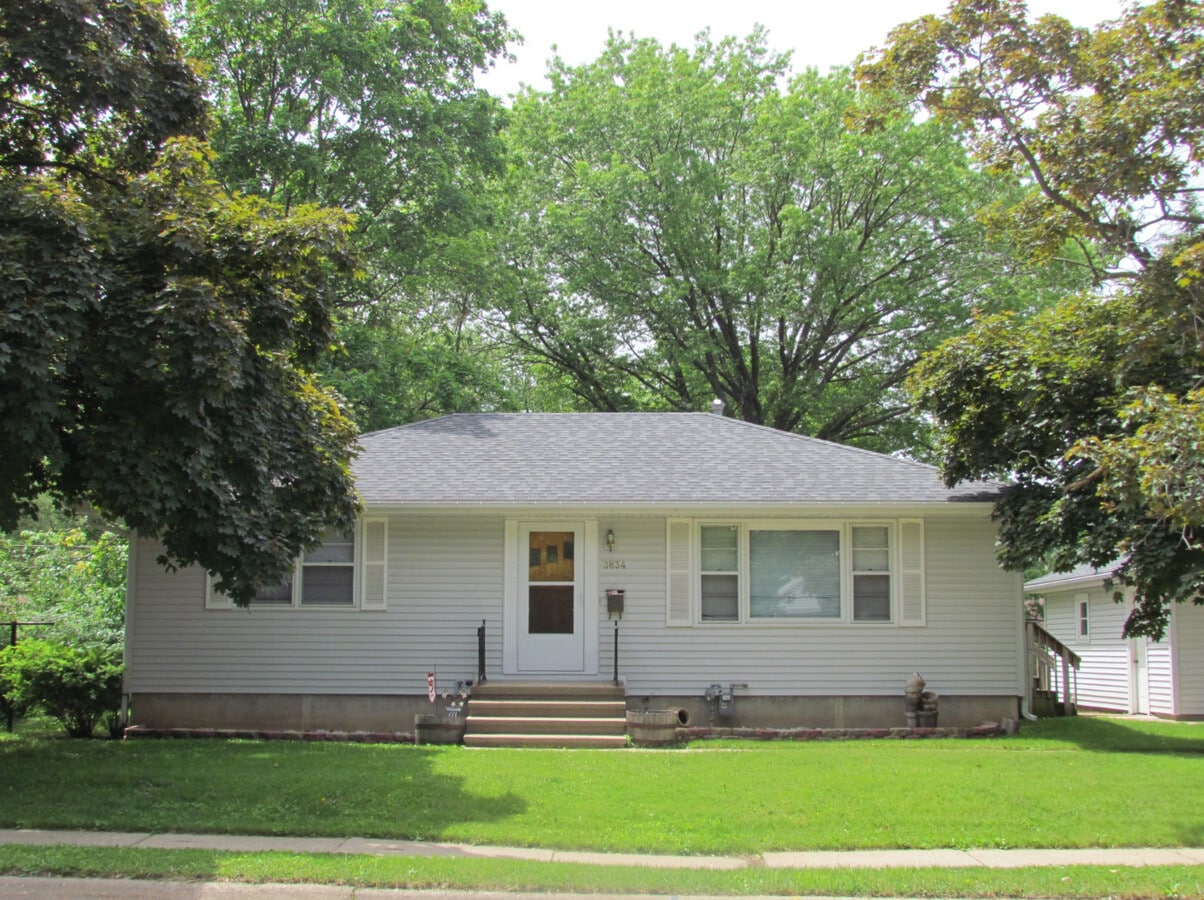Photo - 3834 E Ave NE