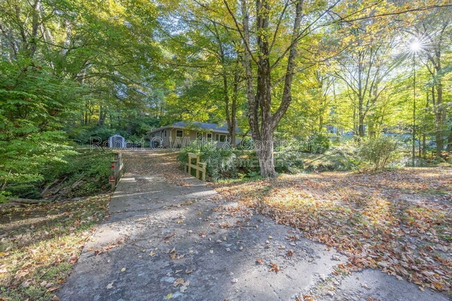 Photo - 451 Birch Mountain Rd