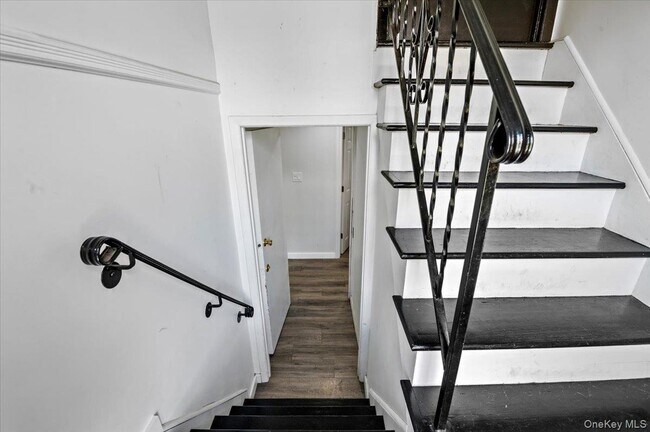 Photo - 570 Conklin St