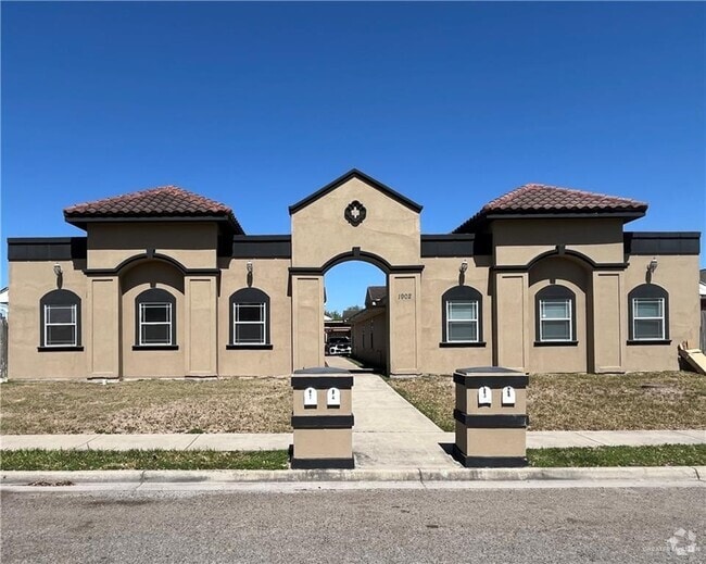 Building Photo - 1902 Bronze Unit 4 Rental